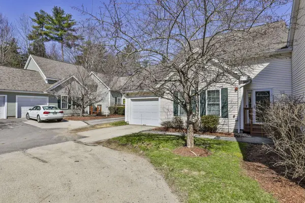 11 Echo Shore DR, Merrimack, NH 03054