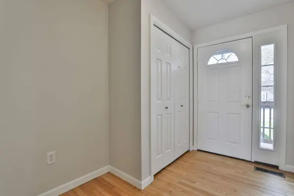 11 Echo Shore DR, Merrimack, NH 03054