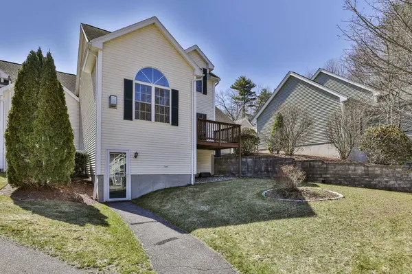 11 Echo Shore DR, Merrimack, NH 03054