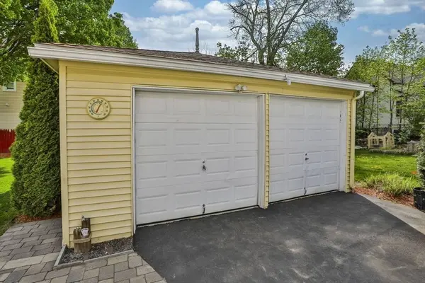 170 Warwick St, Lowell, MA 01851