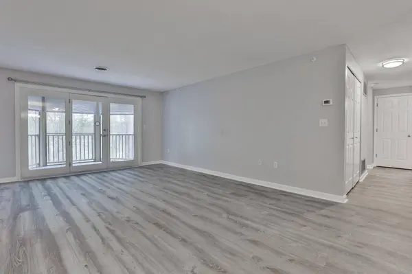 6 Mayfair LN #201, Nashua, NH 03063