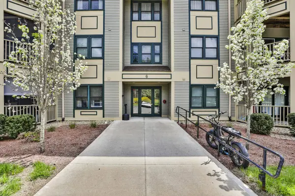 6 Mayfair LN #201, Nashua, NH 03063