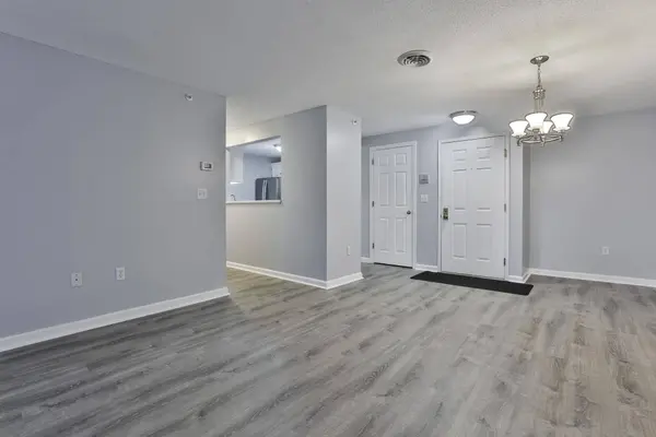 6 Mayfair LN #201, Nashua, NH 03063