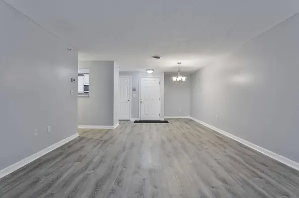 6 Mayfair LN #201, Nashua, NH 03063