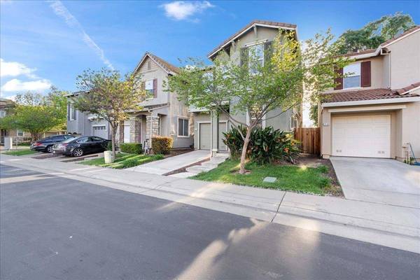 2474 Huckleberry CIR, West Sacramento, CA 95691