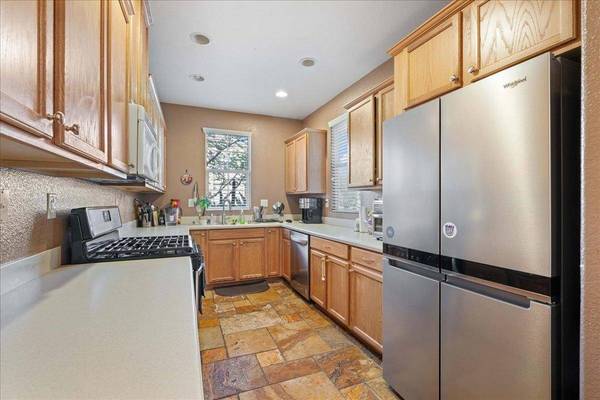 2474 Huckleberry CIR, West Sacramento, CA 95691