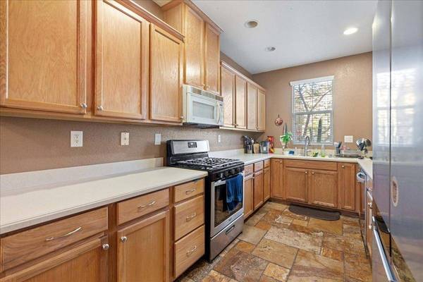 2474 Huckleberry CIR, West Sacramento, CA 95691