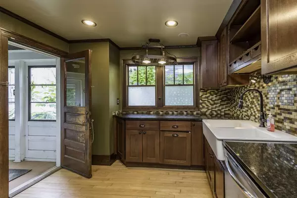 1502 Henry Place, Waukegan, IL 60085