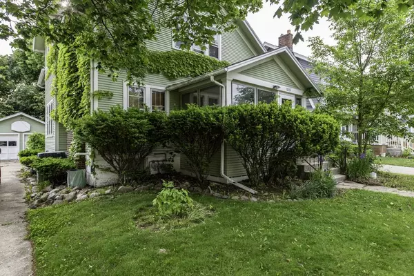 1502 Henry Place, Waukegan, IL 60085