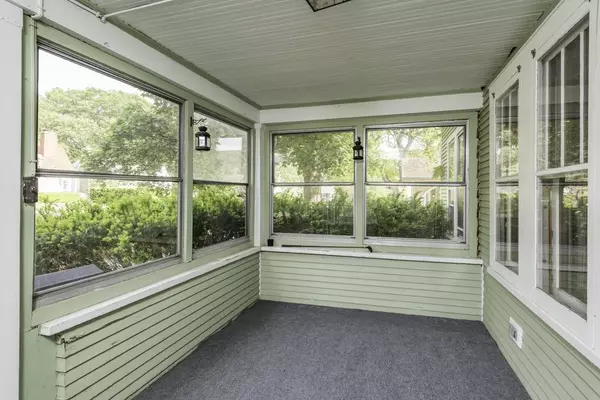 1502 Henry Place, Waukegan, IL 60085