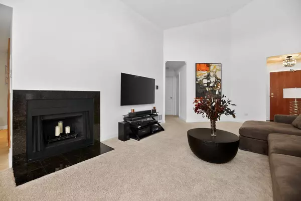 131 Kristin Circle #5, Schaumburg, IL 60195