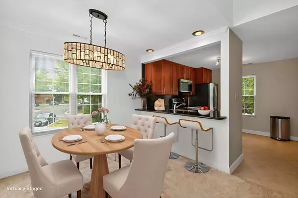 131 Kristin Circle #5, Schaumburg, IL 60195