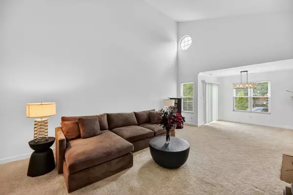 131 Kristin Circle #5, Schaumburg, IL 60195