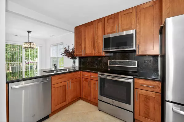 131 Kristin Circle #5, Schaumburg, IL 60195