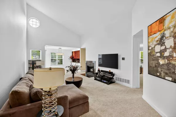 131 Kristin Circle #5, Schaumburg, IL 60195