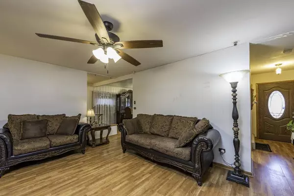 2917 Hyde Park Avenue, Waukegan, IL 60085