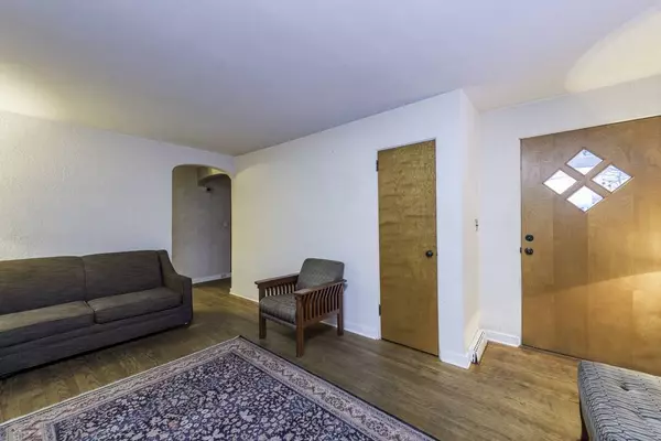 216 S Martin Avenue, Waukegan, IL 60085