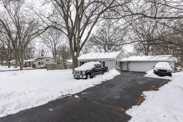 37114 N Shirley Drive, Gurnee, IL 60031