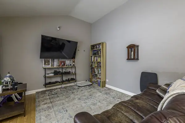 37114 N Shirley Drive, Gurnee, IL 60031