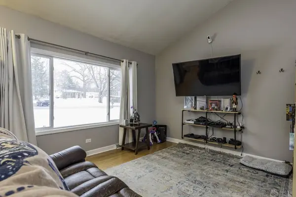 37114 N Shirley Drive, Gurnee, IL 60031