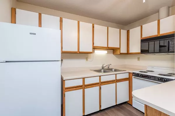 3305 Sunset Avenue #123, Waukegan, IL 60087