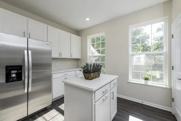 804 Neubauer Circle, Lindenhurst, IL 60046