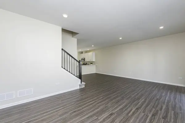 804 Neubauer Circle, Lindenhurst, IL 60046