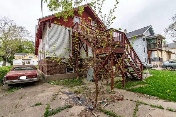 586 Sunderlin ST, Waukegan, IL 60085