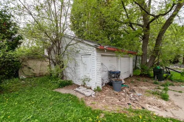 586 Sunderlin ST, Waukegan, IL 60085