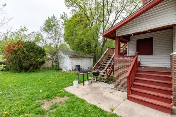 586 Sunderlin ST, Waukegan, IL 60085