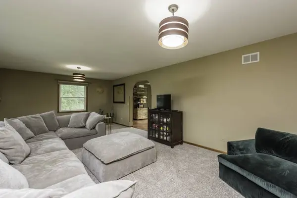 542 Meadow CT, Winthrop Harbor, IL 60096