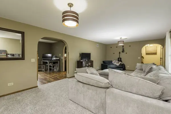 542 Meadow CT, Winthrop Harbor, IL 60096