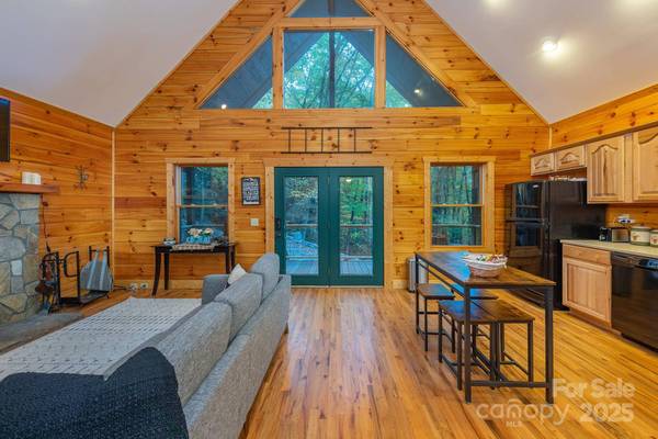 100 Candlemaker TRL, Maggie Valley, NC 28751