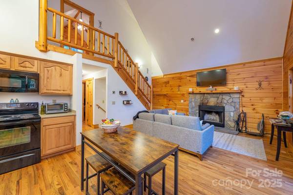 100 Candlemaker TRL, Maggie Valley, NC 28751