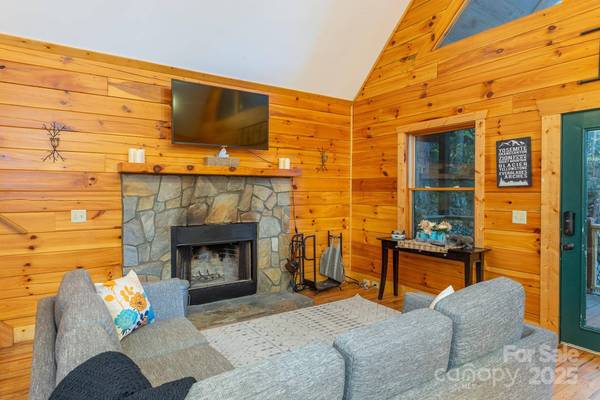 100 Candlemaker TRL, Maggie Valley, NC 28751