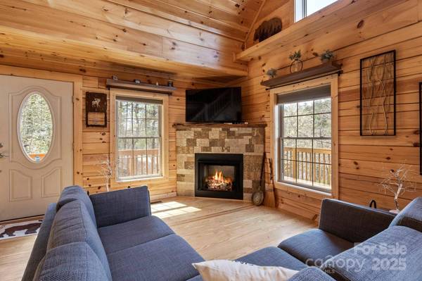 19 Frontier CT, Asheville, NC 28805