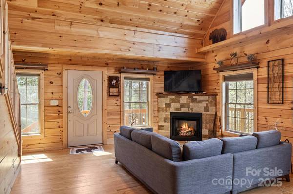 19 Frontier CT, Asheville, NC 28805