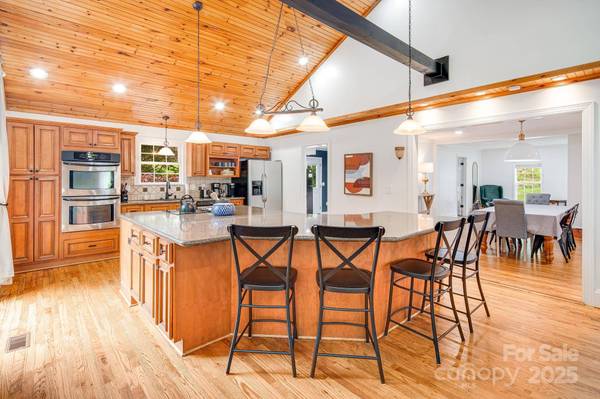 101 McFalls RD, Asheville, NC 28805