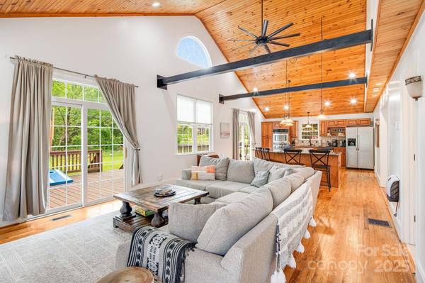 101 McFalls RD, Asheville, NC 28805