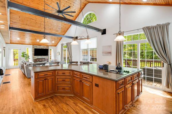 101 McFalls RD, Asheville, NC 28805