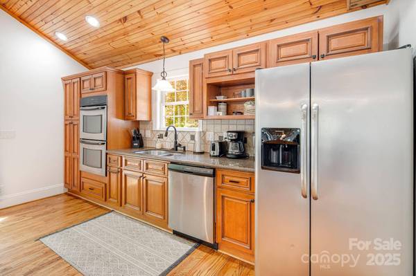 101 McFalls RD, Asheville, NC 28805