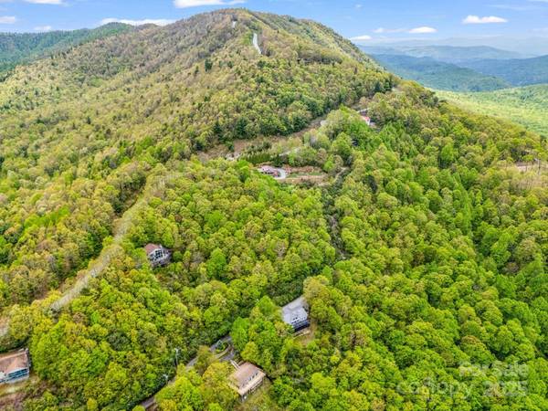 000 Pinnacle Mountain RD, Hendersonville, NC 28790