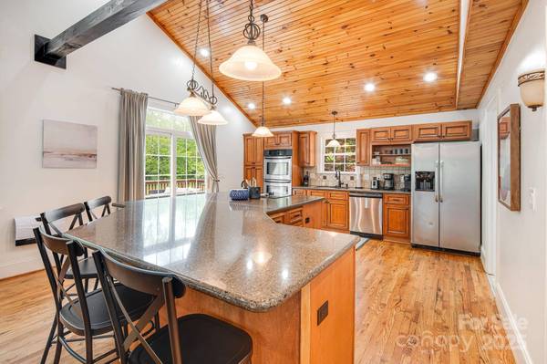 101 McFalls RD, Asheville, NC 28805