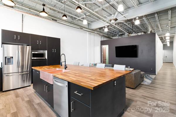 215 S Jefferson AVE #107, West Jefferson, NC 28694