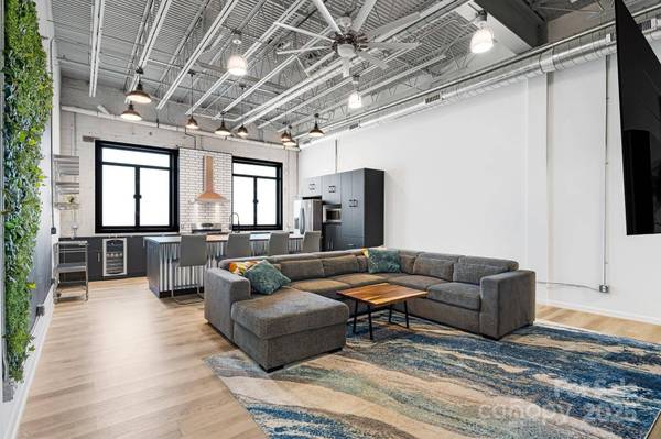 215 S Jefferson AVE #107, West Jefferson, NC 28694