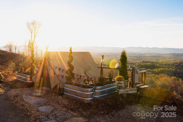 75 Treehouse HVN, Asheville, NC 28804