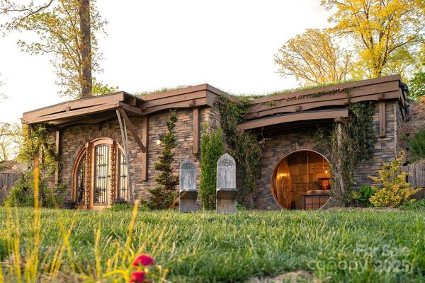 75 Treehouse HVN, Asheville, NC 28804