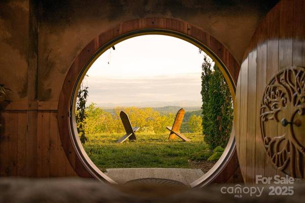 75 Treehouse HVN, Asheville, NC 28804