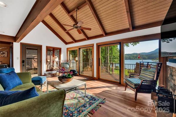 35 Toxaway Landing DR, Lake Toxaway, NC 28747