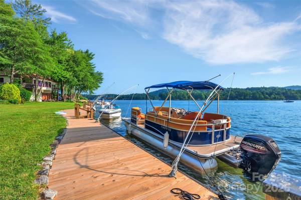 35 Toxaway Landing DR, Lake Toxaway, NC 28747